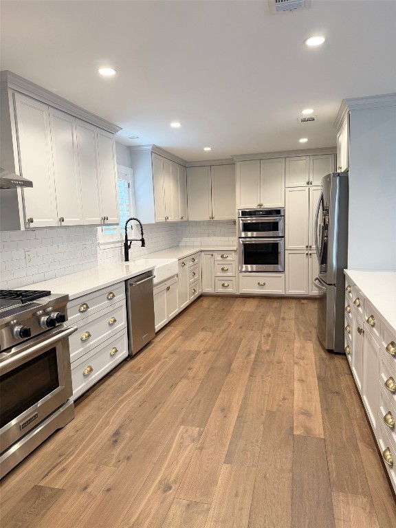 13610 Taylorcrest Road Houston, TX 77079 - Photo 4 of 22 a large kitchen with stainless steel appliances granite countertop a stove a sink and a refrigerator