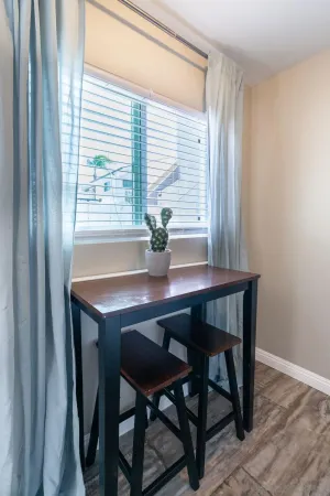 $3,000 | 847 Beryl Street, San Diego, CA 92109