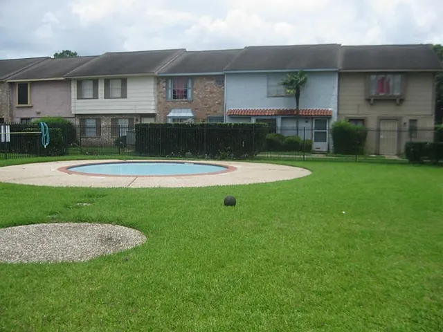 $138,000 | 6845 Chasewood Drive, Missouri City, TX 77489