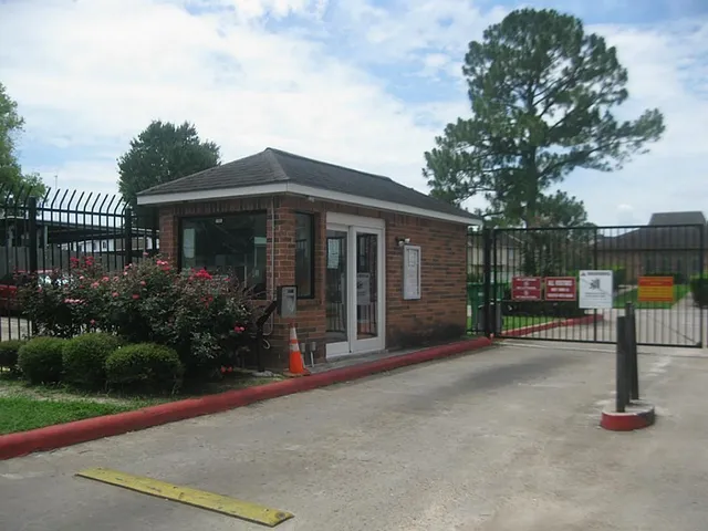 $138,000 | 6845 Chasewood Drive, Missouri City, TX 77489