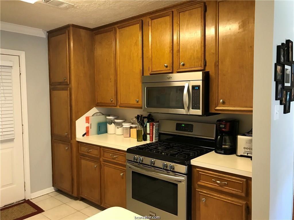 2105 Pebblebrook Lane Bryan, TX 77807 - Photo 5 of 18 a kitchen with a stove and a microwave