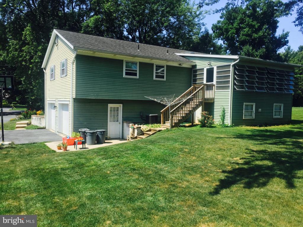 569 Millcross Road Lancaster, PA 17601 - Photo 2 of 20