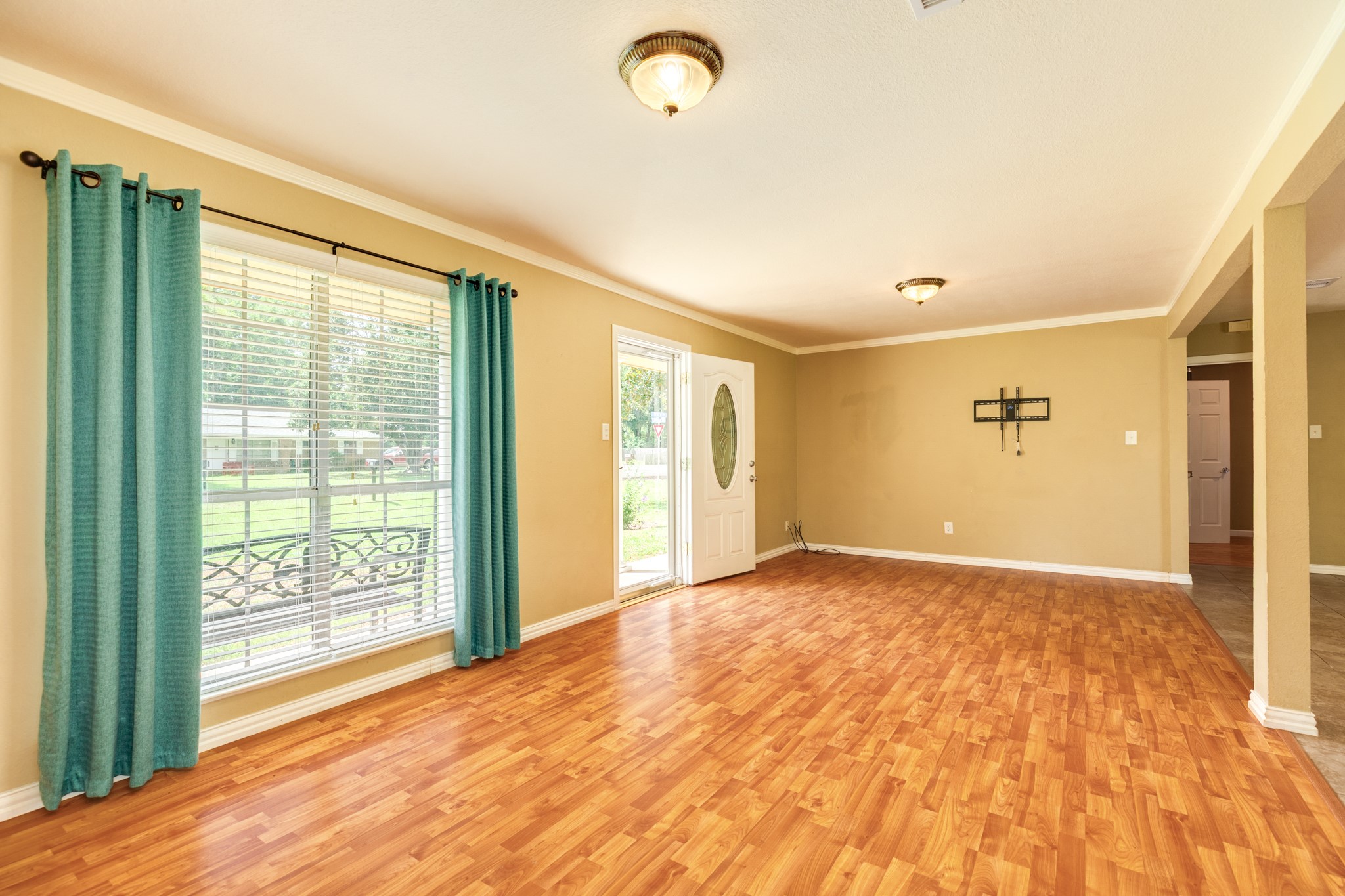101 Irwin Road West Columbia, TX 77486 - Photo 15 of 26 family room