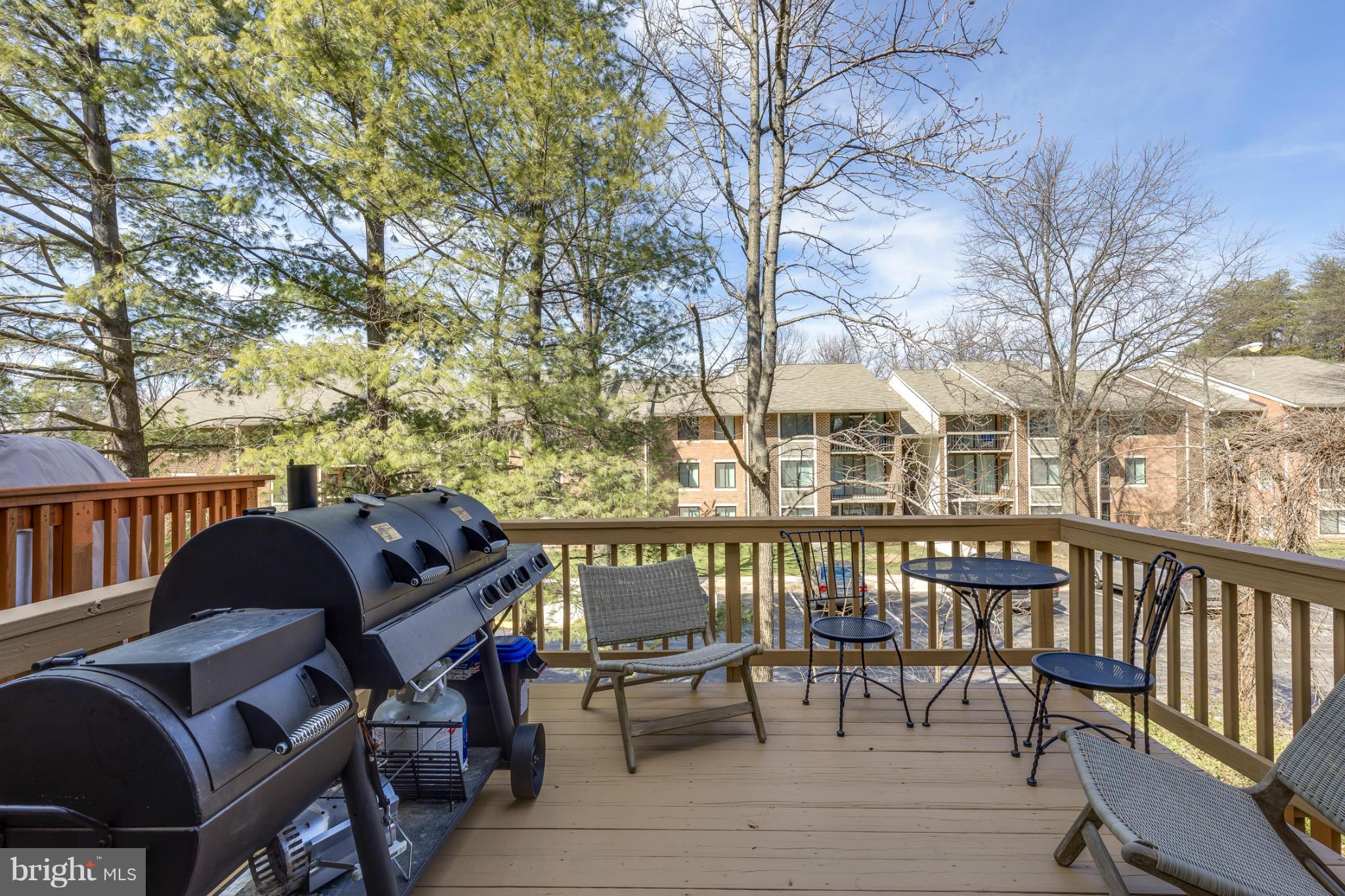 6310 Over See Court Springfield, VA 22152 - Photo 3 of 30 Freshly painted deck