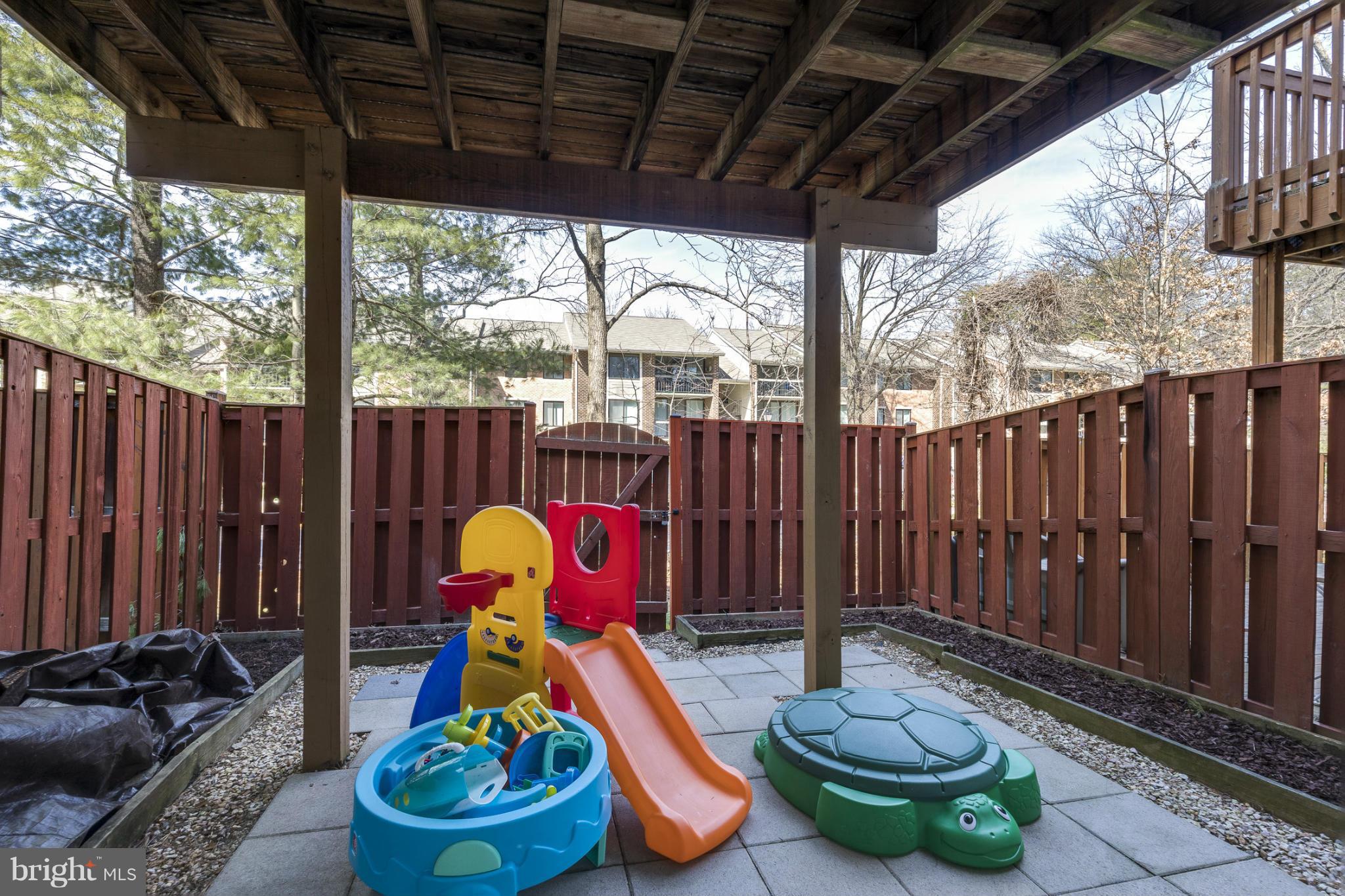6310 Over See Court Springfield, VA 22152 - Photo 5 of 30 Play area/Patio