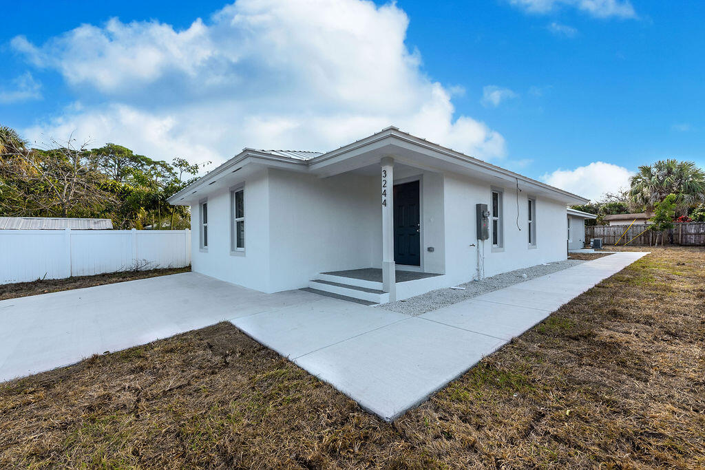 4959 Southeast Primrose Way, Unit 1 Stuart, FL 34997 - Photo 2 of 23 3244SEJeffersonSt.Stuart-22