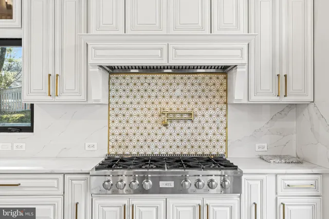 a view of an empty room with a kitchen