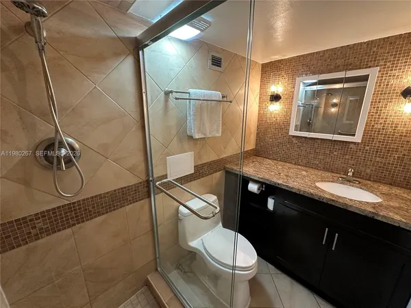 $3,800 | 6039 Collins Avenue, Unit 1136, Miami Beach, FL 33140