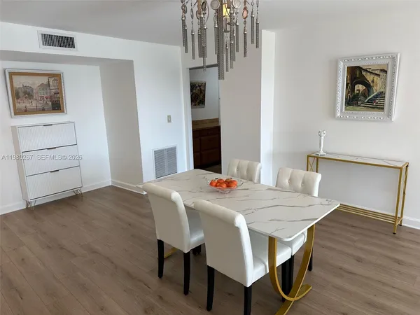 $3,800 | 6039 Collins Avenue, Unit 1136, Miami Beach, FL 33140