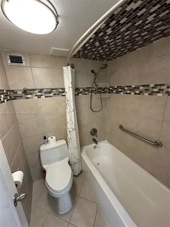 $3,800 | 6039 Collins Avenue, Unit 1136, Miami Beach, FL 33140