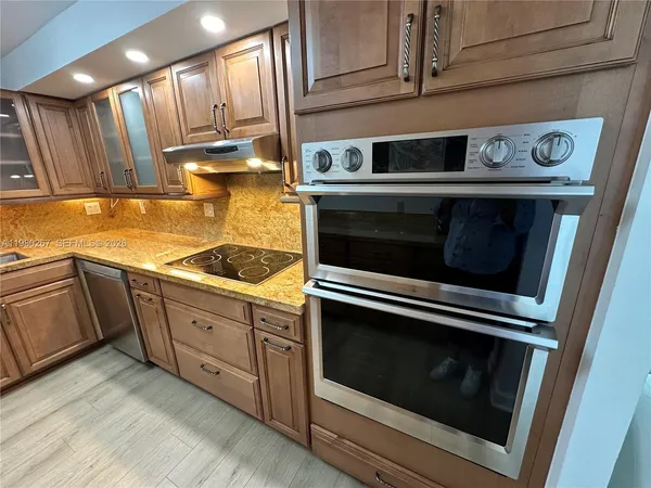 $3,800 | 6039 Collins Avenue, Unit 1136, Miami Beach, FL 33140