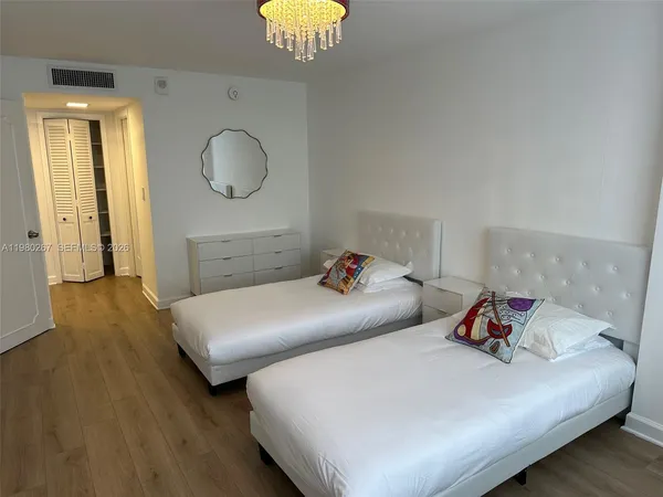 $3,800 | 6039 Collins Avenue, Unit 1136, Miami Beach, FL 33140