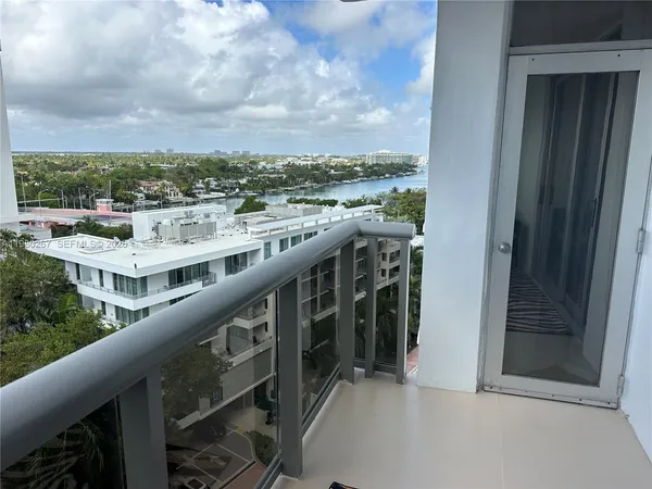 $3,800 | 6039 Collins Avenue, Unit 1136, Miami Beach, FL 33140