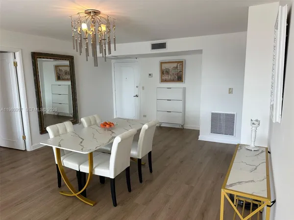 $3,800 | 6039 Collins Avenue, Unit 1136, Miami Beach, FL 33140