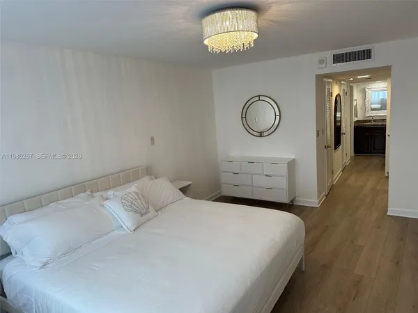 $3,800 | 6039 Collins Avenue, Unit 1136, Miami Beach, FL 33140