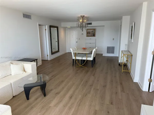 $3,800 | 6039 Collins Avenue, Unit 1136, Miami Beach, FL 33140