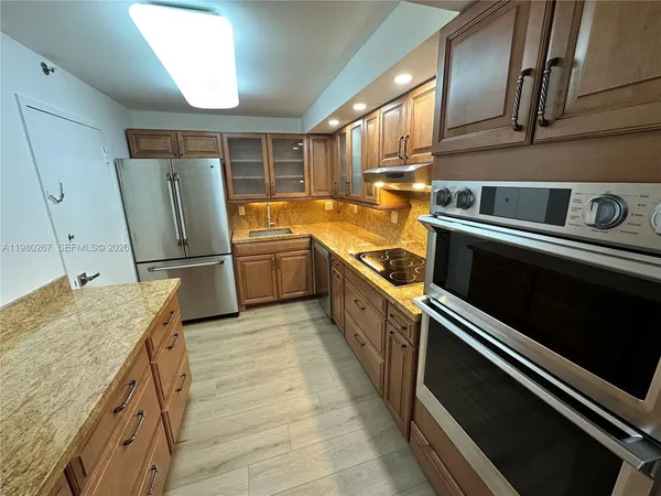 $3,800 | 6039 Collins Avenue, Unit 1136, Miami Beach, FL 33140