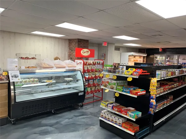 $3,800 | 6039 Collins Avenue, Unit 1136, Miami Beach, FL 33140