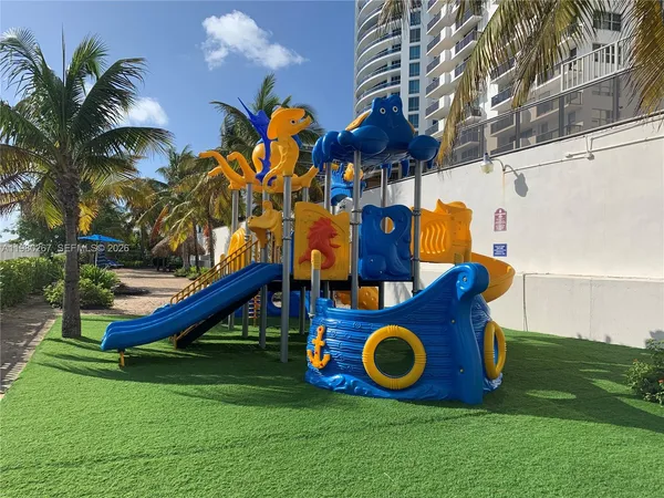 $3,800 | 6039 Collins Avenue, Unit 1136, Miami Beach, FL 33140