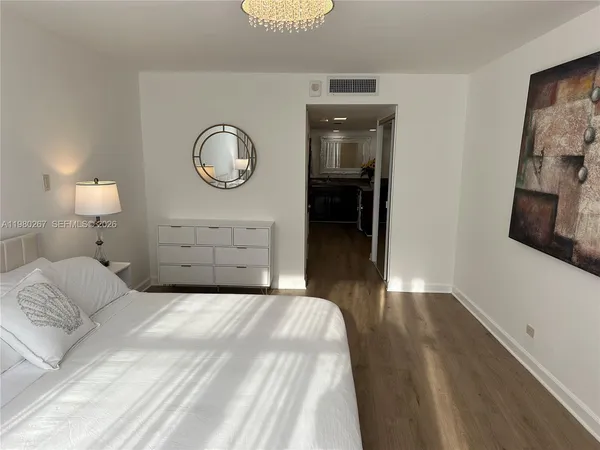 $3,800 | 6039 Collins Avenue, Unit 1136, Miami Beach, FL 33140