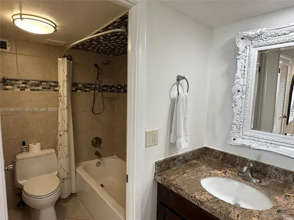 $3,800 | 6039 Collins Avenue, Unit 1136, Miami Beach, FL 33140