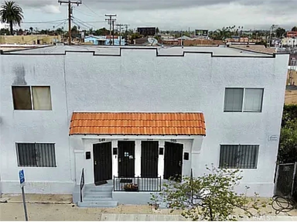 549 East 17th Street, Unit 551 Long Beach, CA 90813 - Photo 15 of 18 a front view of a house with a yard