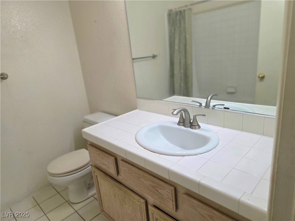 1851 Hillpointe Road, Unit 1023 Henderson, NV 89074 - Photo 10 of 15 Full hall bathroom