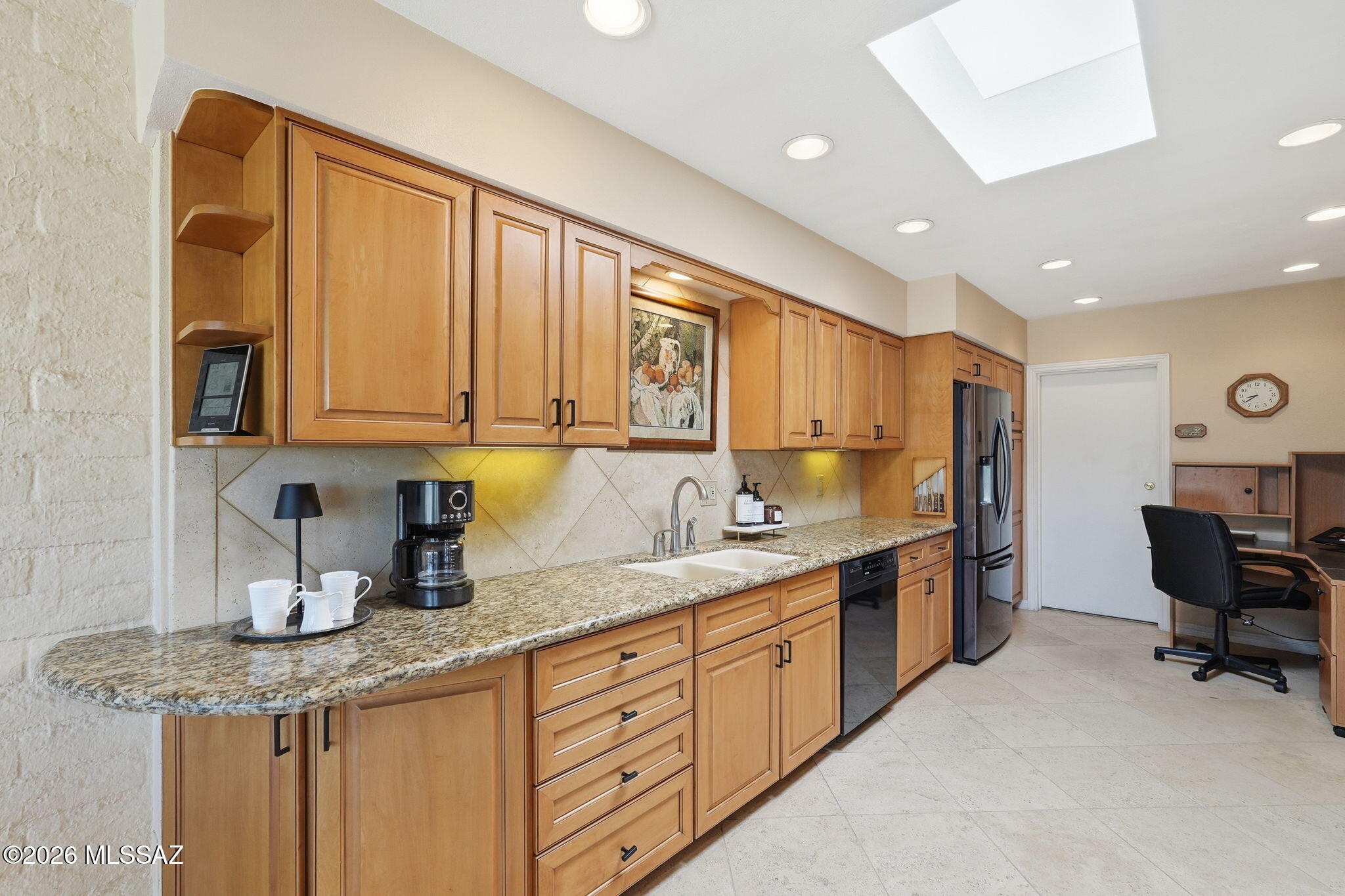 1342 North Via Ronda Oriente Tucson, AZ 85715 - Photo 15 of 41 Maple Cabinets Granite Counters