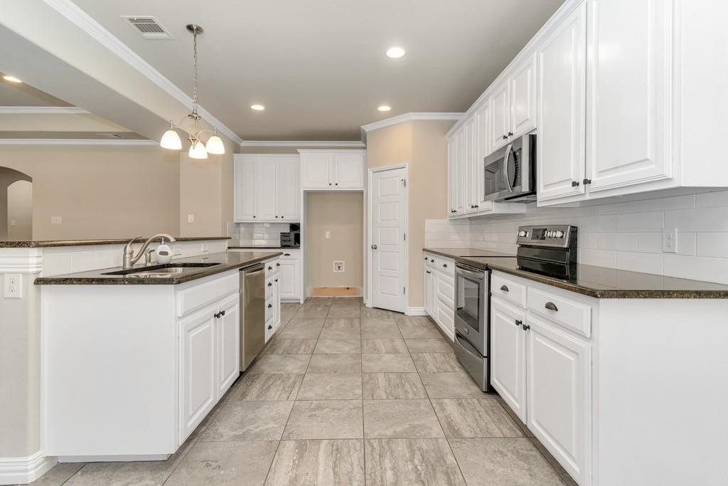 808 Chestnut Grove Drive Cleburne, TX 76033 - Photo 13 of 37