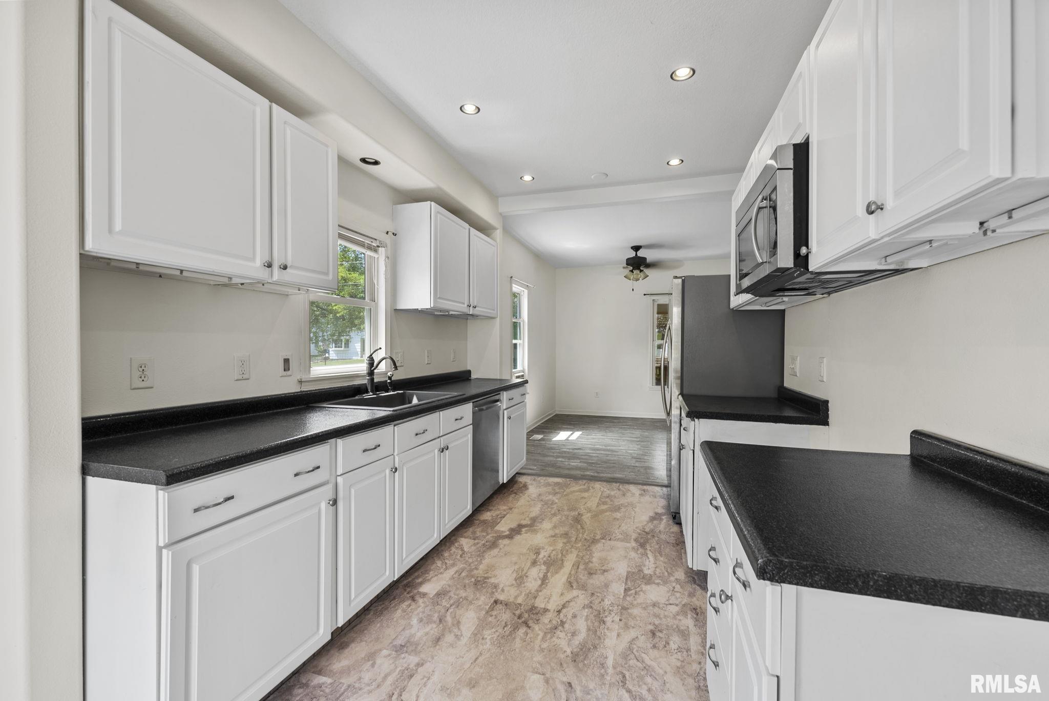 1007 Sycamore Street Muscatine, IA 52761 - Photo 7 of 14 Gallery Image 7