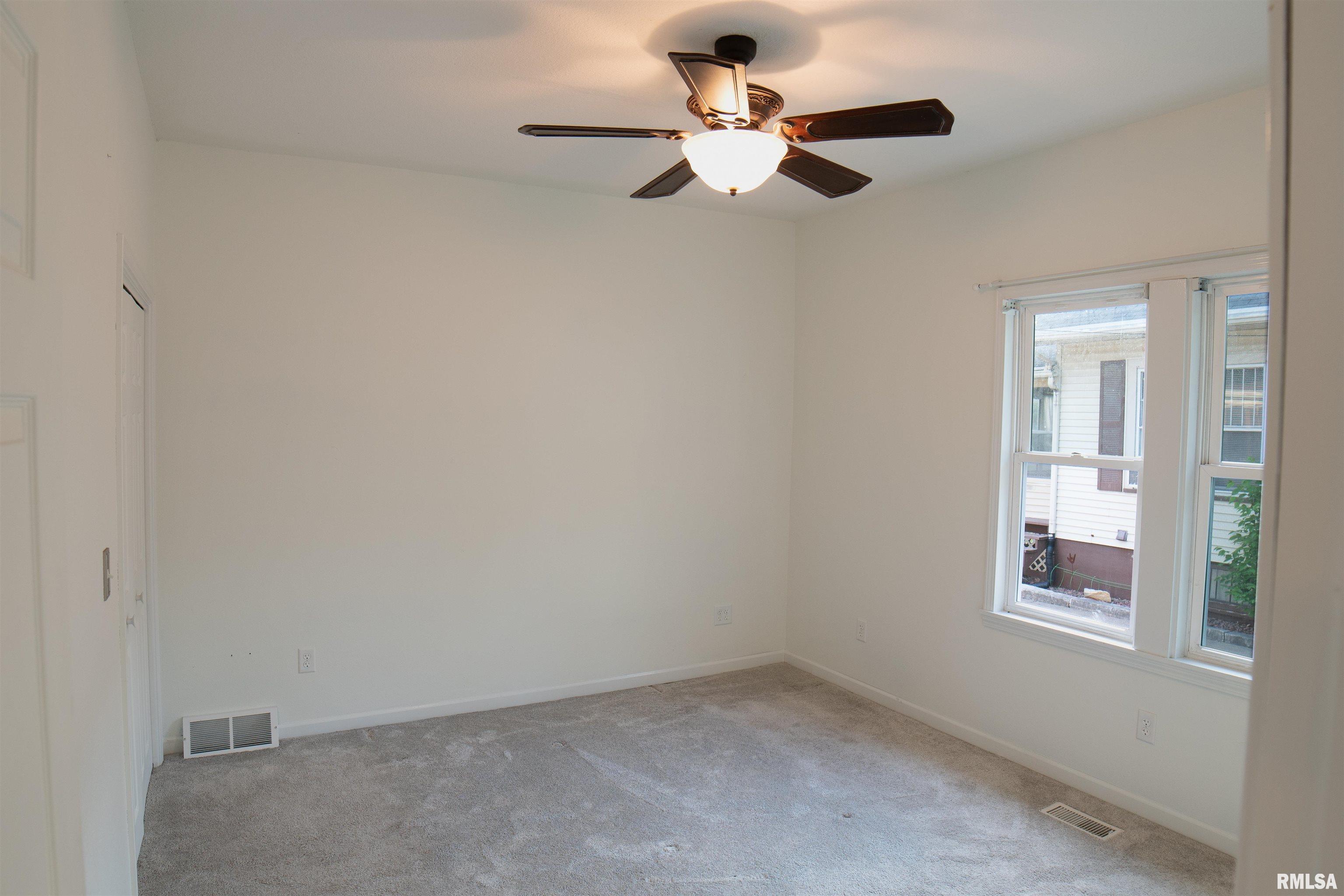 1007 Sycamore Street Muscatine, IA 52761 - Photo 10 of 14 Gallery Image 10