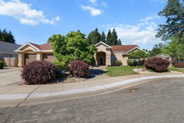 $679,900 | 3052 Clear Water Court, Redding, CA 96002