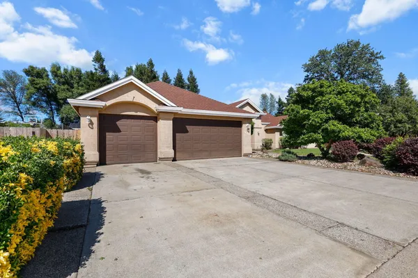 $679,900 | 3052 Clear Water Court, Redding, CA 96002