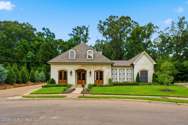 $978,000 | 916 La Roche Court, Ridgeland, MS 39157