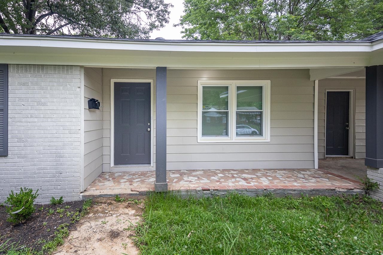 4574 Boyce Road Memphis, TN 38117 - Photo 2 of 28 a front view of a house with a garden