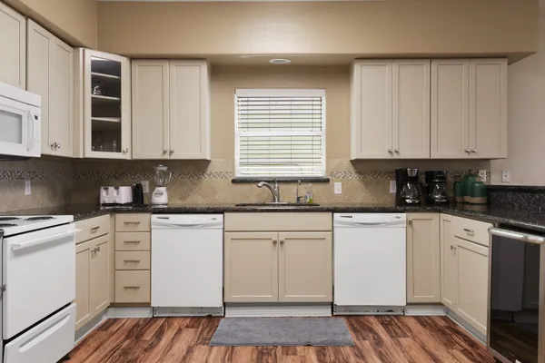 $995,000 | 2438 Bluewater Highway, Surfside Beach, TX 77541