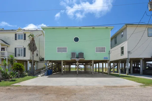 $995,000 | 2438 Bluewater Highway, Surfside Beach, TX 77541