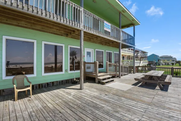 $995,000 | 2438 Bluewater Highway, Surfside Beach, TX 77541
