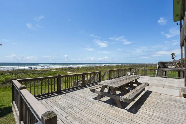 $995,000 | 2438 Bluewater Highway, Surfside Beach, TX 77541