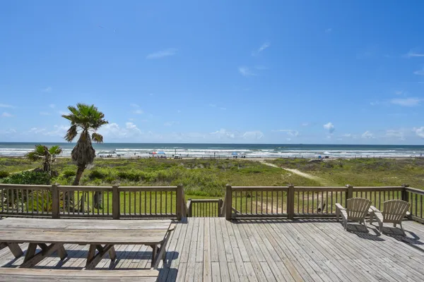 $995,000 | 2438 Bluewater Highway, Surfside Beach, TX 77541