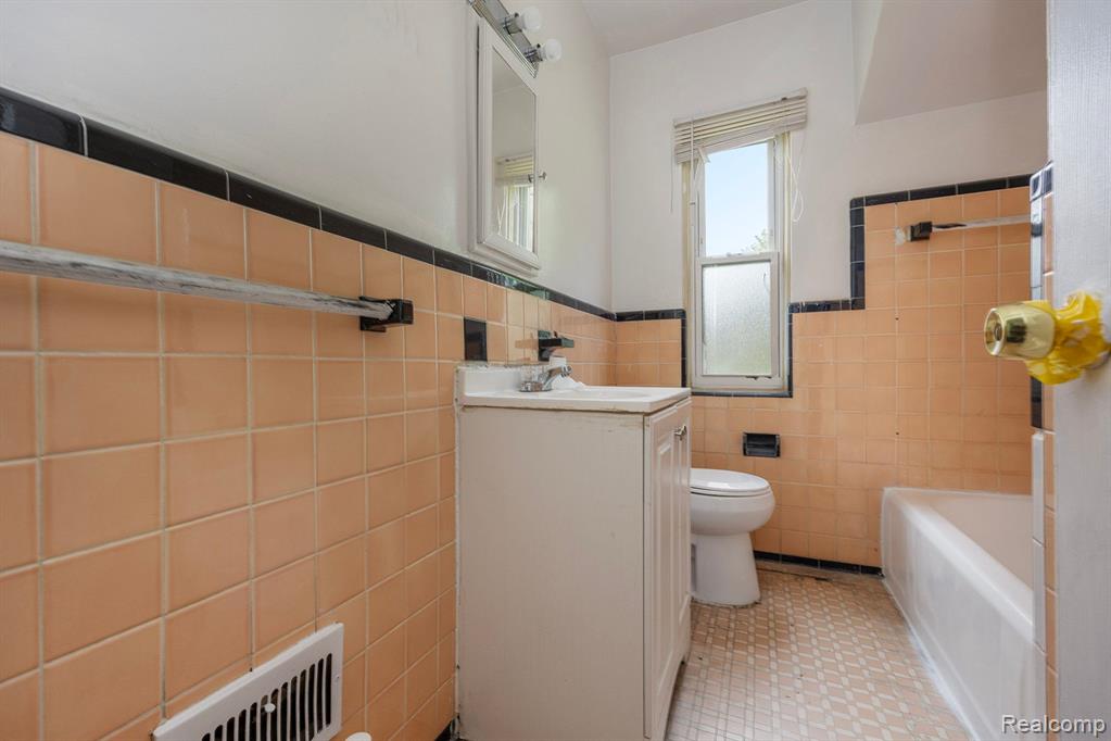 14245 Rutherford Street Detroit, MI 48227 - Photo 11 of 22