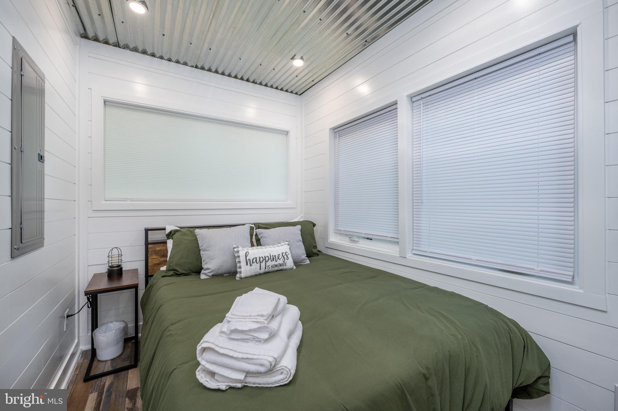 2195 Glendale Road Swanton, MD 21561 - Photo 24 of 35 a living room with hard wood flooring