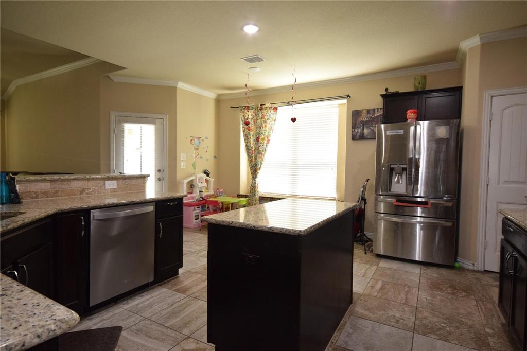 12421 Hitch Rack Way McKinney, TX 75071 - Photo 4 of 21 a kitchen with stainless steel appliances granite countertop a sink stove and refrigerator