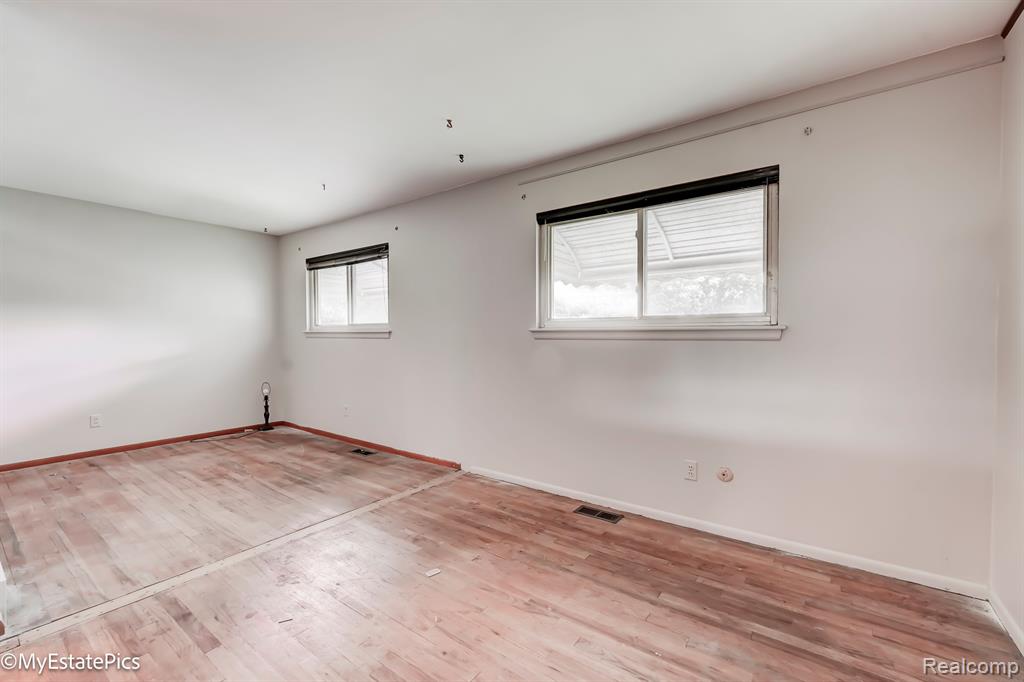 1318 South Henry Ruff Road Westland, MI 48186 - Photo 18 of 21