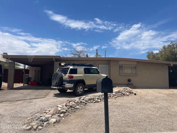 $300,000 | 3332 South Champlain Avenue, Tucson, AZ 85730