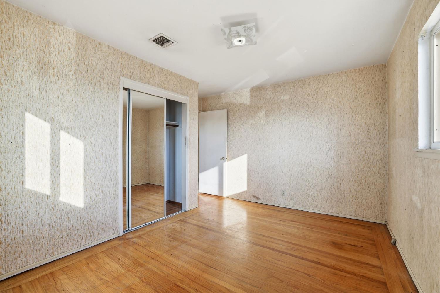 5674 Rio Verde Way North Highlands, CA 95660 - Photo 18 of 35 a view of empty room with wooden floor and fan