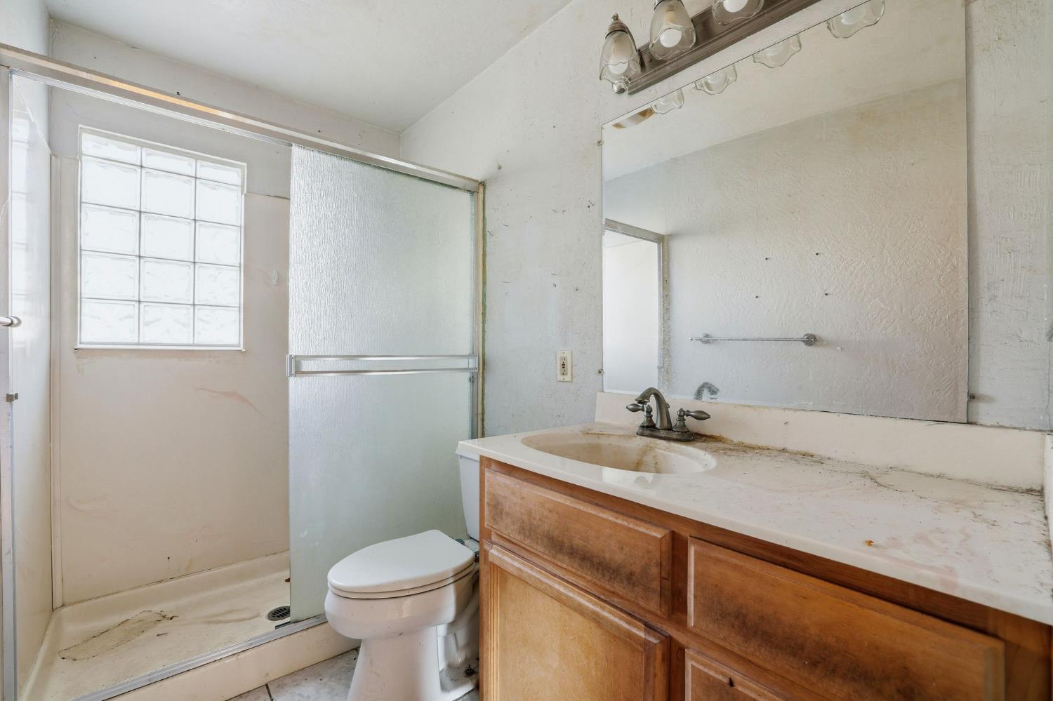 5674 Rio Verde Way North Highlands, CA 95660 - Photo 19 of 35 a bathroom with a sink toilet and shower