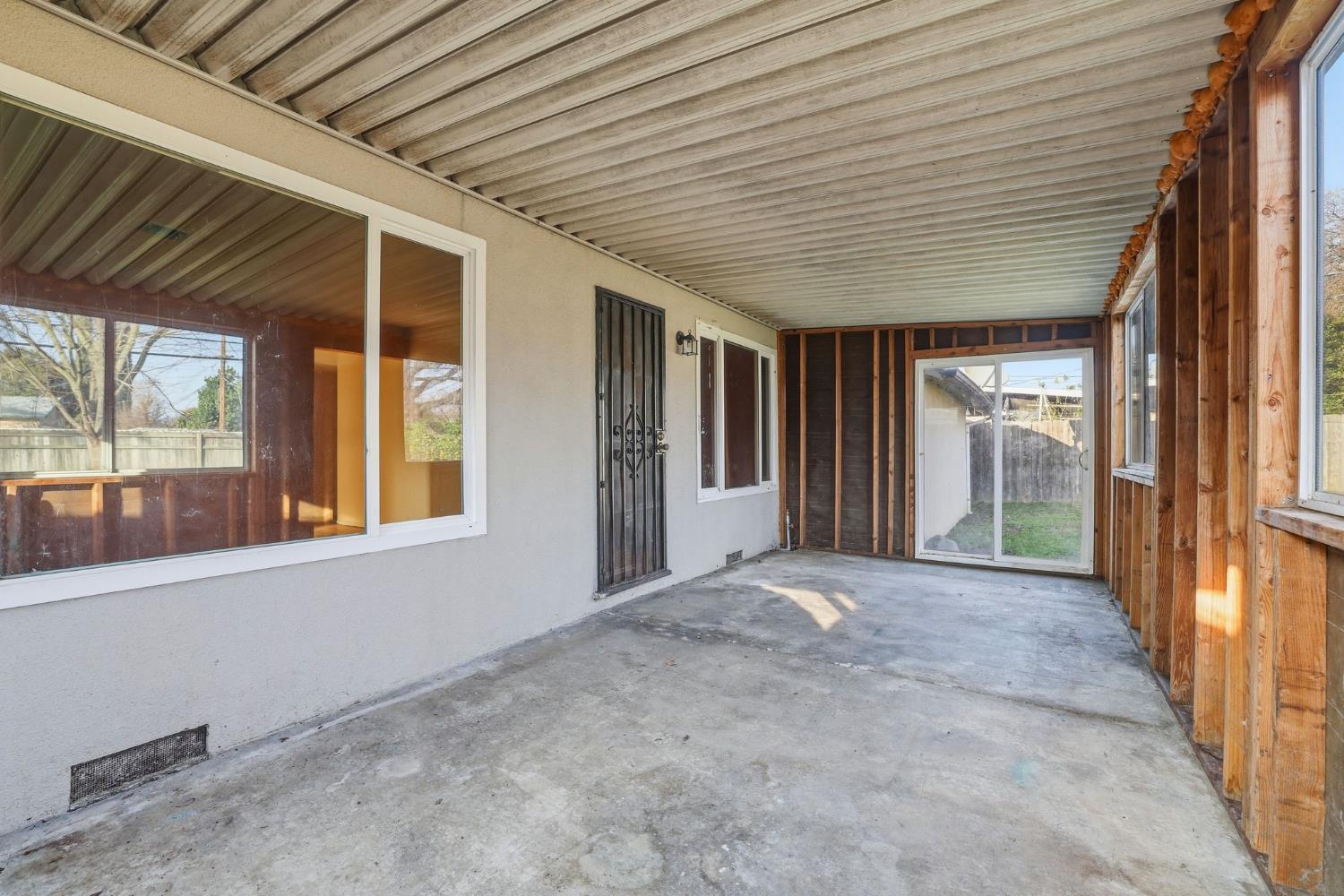 5674 Rio Verde Way North Highlands, CA 95660 - Photo 20 of 35 a view of a porch