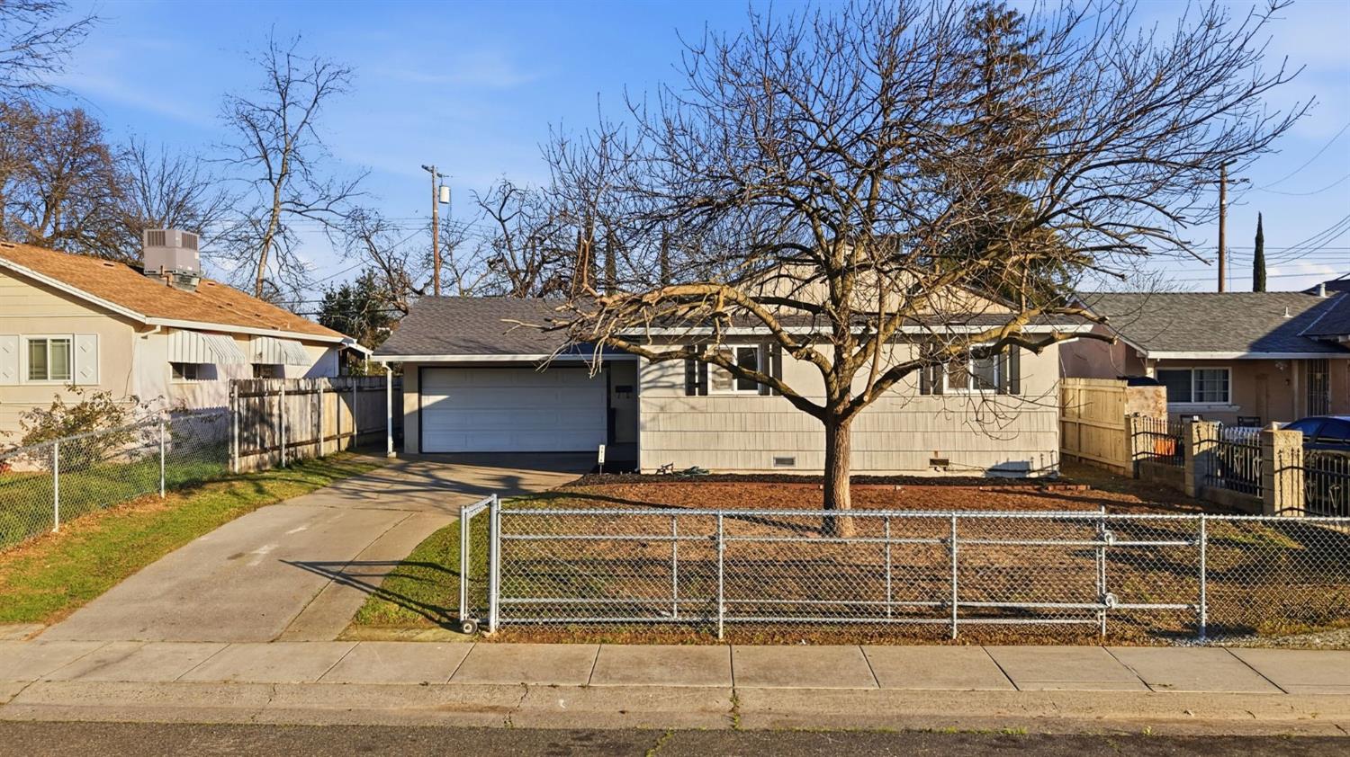 5674 Rio Verde Way North Highlands, CA 95660 - Photo 27 of 35 a view of a house with street