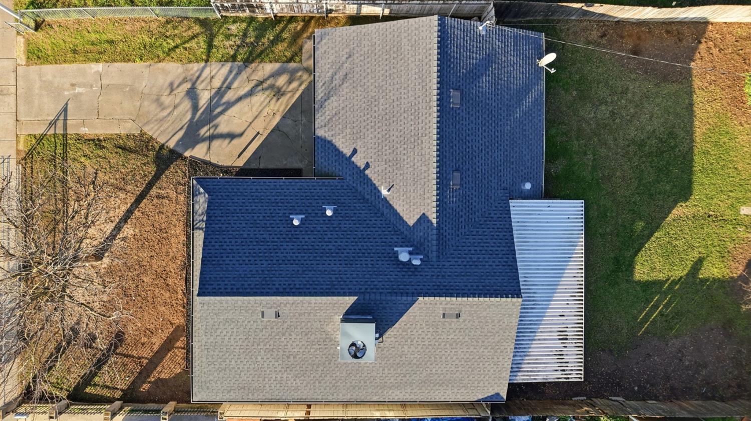 5674 Rio Verde Way North Highlands, CA 95660 - Photo 29 of 35 an aerial view of a house with a yard